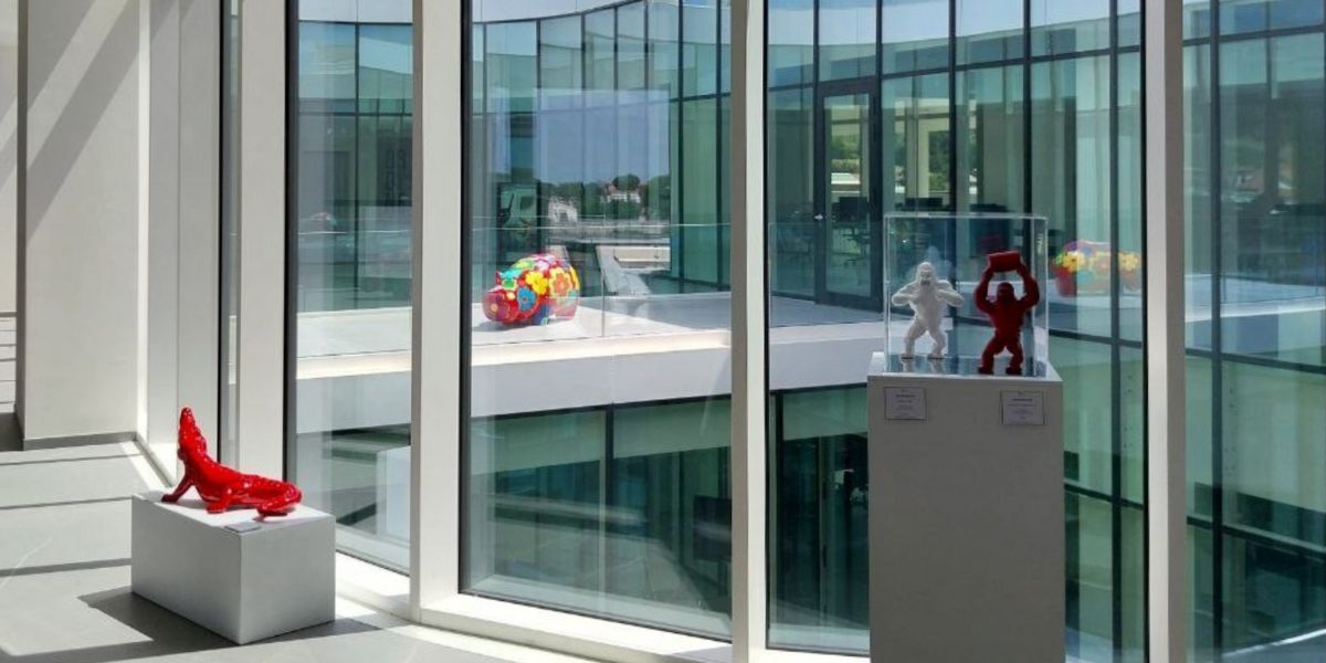L’art en entreprise : pourquoi décorer son bureau avec de l’art est un investissement (même déductible)