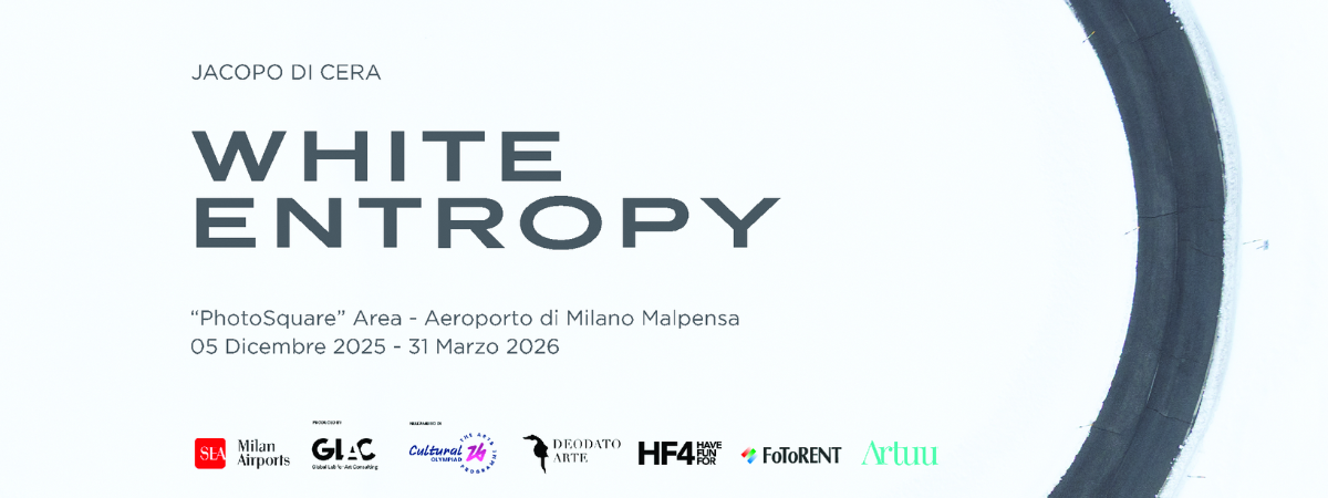 White Entropy de Jacopo Di Cera exposée à Milan Malpensa: le regard de la montagne sur l’homme