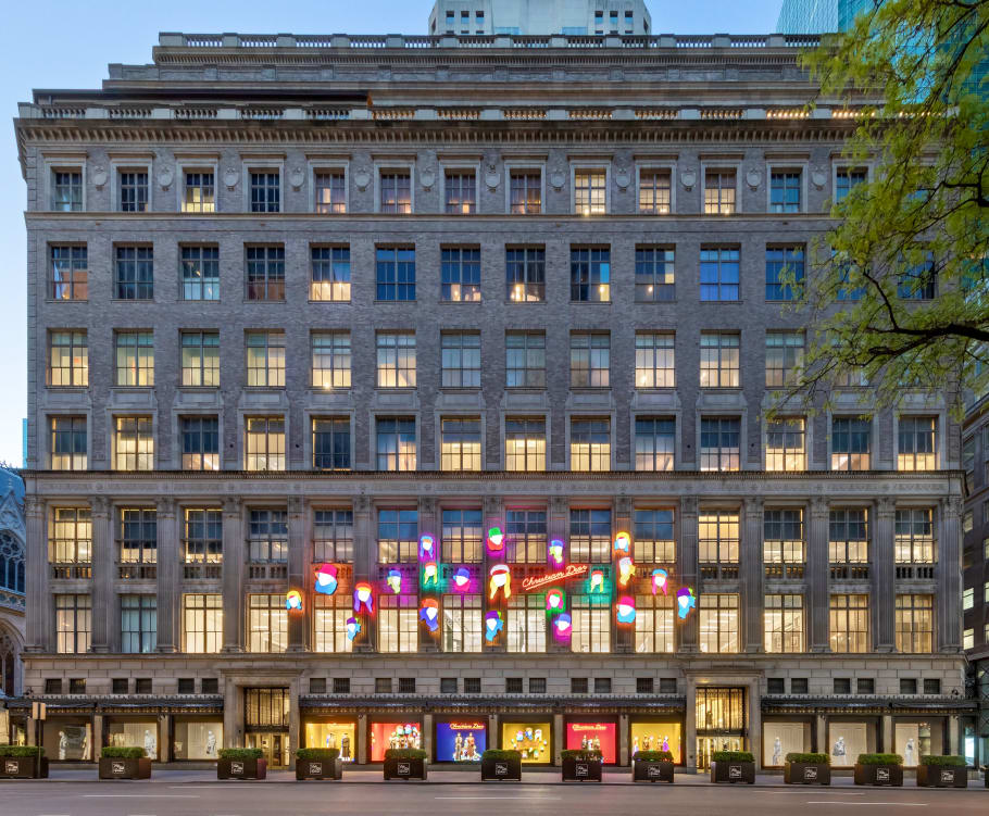 Marco Lodola illumine les boutiques Dior du monde entier