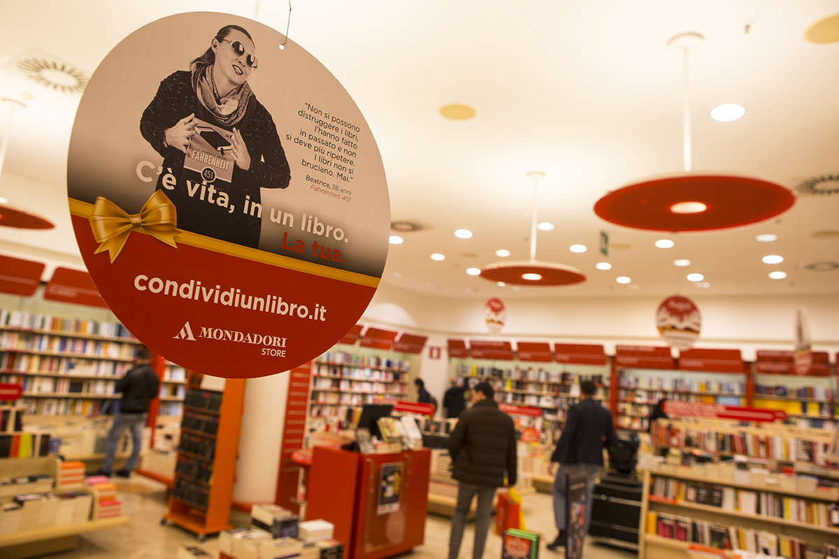 Mr. Savethewall x Mondadori - Il y a une vie dans un livre : la vôtre