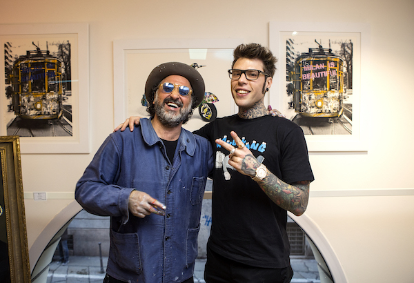 Fedez et Mr. Brainwash à l'exposition Street Artist à la Galleria Deodato Arte