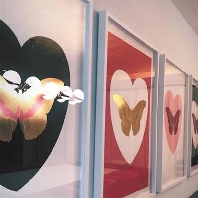Kylie Jenner - dernière du clan Kardashian-Jenner - et sa collection de I Love You de Damien Hirst